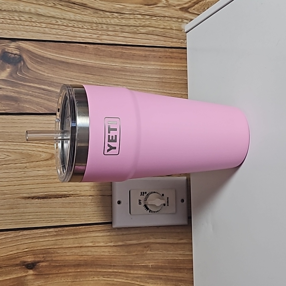 Yeti 26 oz straw tumbler
